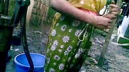 एक होटल में एक 50 एक्स एक्स एक्स मूवी सेक्सी वर्षीय एक मासूम को एक निर्दयी मुर्गा घोंटना
