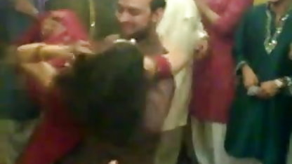 मैक्सिकन परिपक्व अच्छी तरह से सींग का बना हुआ है, जबकि चुदाई का आनंद दिव्या सेक्सी मूवी ले रहे
