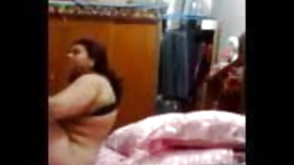 वह घर पर अकेला रहता है और अच्छी उंगली पाने सेक्सी फिल्म फुल मूवी का अवसर लेता है