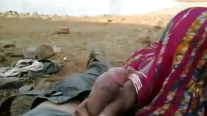 सफेद रंग की बॉलीवुड सेक्सी हिंदी मूवी आंखें जब एक बड़ा मुर्गा उसकी चूत को पीता है