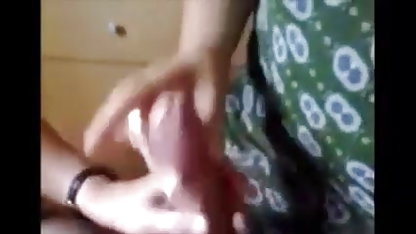 उसके प्रेमी के लिए आश्चर्य: उसने एक फिल्म सेक्सी मूवी नया अधोवस्त्र सेट किया है !!