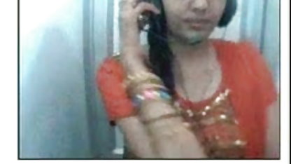 मैं अपनी बहन को संभोग तक पहुंचने में मदद करता हूं, जब वह कंबल से ढकी हुई अपनी हिंदी सेक्सी मूवी 2 चूत को छूती है, ताकि वह पकड़े न जाए