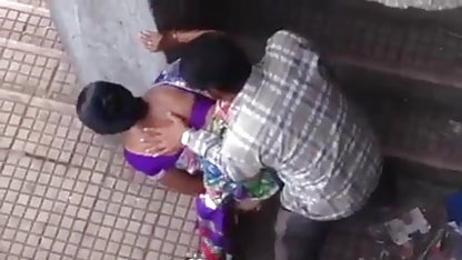 परिपक्व अपने पड़ोसी से पूछती है कि सेक्सी मूवी श्रीदेवी क्या वह बग देख सकता है।