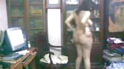 सींग इंग्लिश फिल्म फुल सेक्स का बना लैटिना उसके प्रेमी के आगमन का इंतजार करता है, जिसमें उसकी चूत खुली हुई है