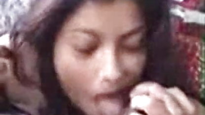 गुदा सेक्स मूवी सेक्सी के आदी स्पेनिश युगल एक फ्रांसीसी के साथ एक त्रिगुट बनाता है
