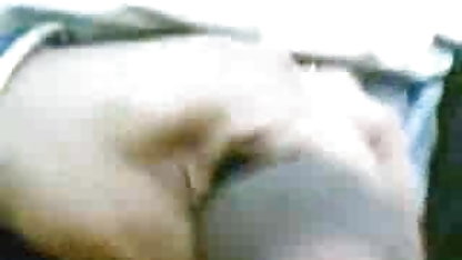 चश्मे फुल मूवी सेक्सी हिंदी के साथ बेवकूफ लड़की एक नए प्रेमी को एक blowjob बनाती है