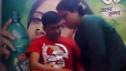 बहुत बढ़िया गोरा हिंदी मूवी का सेक्सी वीडियो dildo के शीर्ष पर सभी सह शॉट मारता है