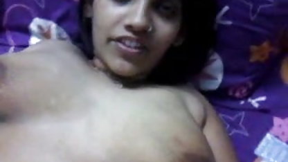 छात्रा अपने बचपन सेक्सी फिल्म मूवी फिल्म के दोस्त को एक blowjob देती है
