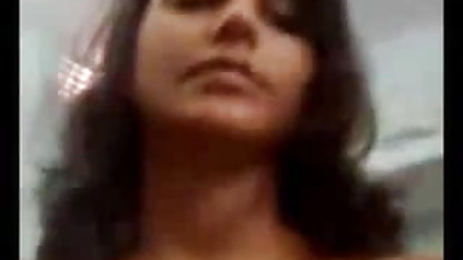 लकी बॉस मूवी सेक्सी फिल्म वीडियो में अपनी कंपनी के सभी नौकरीपेशा लोगों को चोदता है