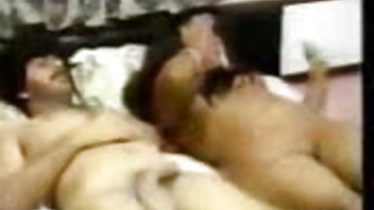 यह काली लड़की अपनी बड़ी गांड से लगभग अपना प्यार की सेक्सी मूवी लंड फेटती है