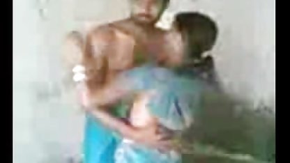 यह बस्टी पेंडेजा चोदने से पहले प्रकृति को देखना कुमारी दुल्हन सेक्सी मूवी पसंद करती है और अपने मुंह में एक मुर्गा चिपकाती है