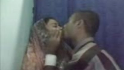 यह पिता बेटी को तब लेता है जब माँ बाजार जाने के लिए बाहर जाती है बफ सेक्सी मूवी