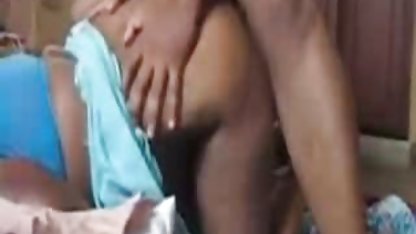 वह अपने प्रेमी से बहुत प्यार करती है, लेकिन वह सेक्सी फुल मूवी वीडियो दूसरों को ...