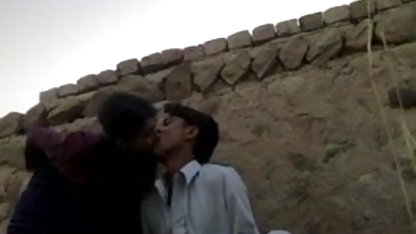 उन्होंने मुझे स्कर्ट के साथ इतनी सींग का बना दिया है कि हिंदी वाली सेक्सी मूवी मैं इसे मदद नहीं कर सकता ...