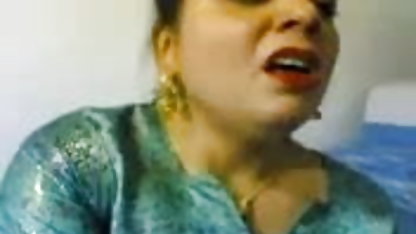 बेईमान पत्नी एक आदमी को एक अद्भुत blowjob देती है जिसने अपने रसोई उत्पादों हिंदी सेक्सी मूवी 2 को बेच दिया