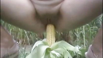 बूढ़ा आदमी आखिरकार हिंदी फिल्म मूवी सेक्सी पोती को एक blowjob देने के लिए मना लेता है