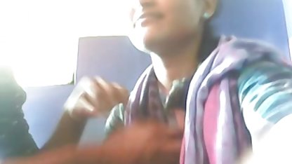 वह मुझे सड़क पर अपने स्तन दिखाती है और मैं उसे चोदने के लिए अपने घर ले जाता bf पिक्चर सेक्सी मूवी हूँ